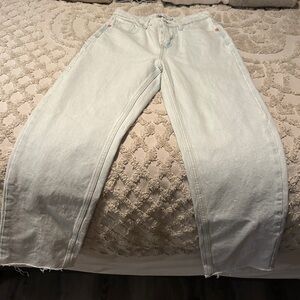 Zara light wash jeans, size 2 us or 24 mex, never worn without tags,